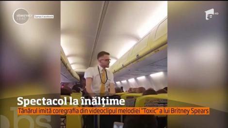 Un steward a improvizat un dans în timpul unui zbor