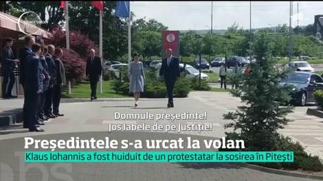 Klaus Iohannis s-a urcat la volanul noului model Dacia Duster