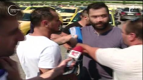 Îmbrânceli la protestul taximetriştilor din Piaţa Constituţiei
