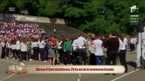 Direct din curtea şcolii! Răzvan şi Dani sărbătoresc 20 de ani de la terminarea liceului: "Această pramatie în geacă de piele, un fel de rock-star şi care agita fetele, nu a luat niciodată premiu"