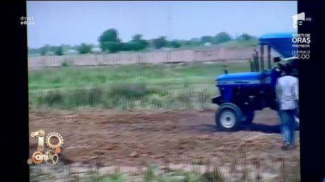 Smiley News. Drift-uri cu tractorul, în India: ”El are grijă și de pământ”