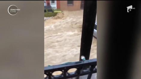 Inundații masive în statul american Maryland. Șuvoaiele de apă poartă maşinile parcate pe străzi!