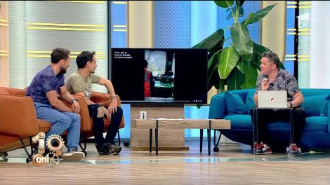 Smiley News. Glumă pe șina de tren. Două tinere au sărit ca arse