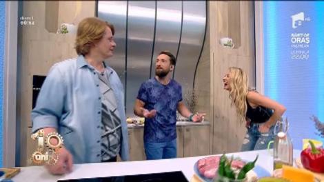 Reația lui Dani când a aflat că Flavia își pune unt de cocos în cafea. Au râs cu lacrimi!