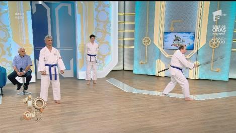 Demonstrație de para-karate. Nevăzătorii dovedesc că pot mânui sabia ca samuraii!