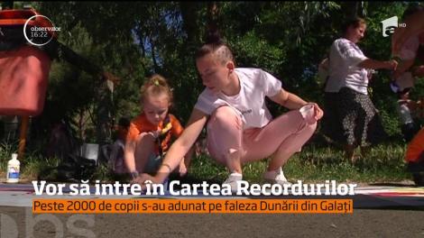 Peste 2000 de copii din Galaţi, care s-au pus pe desenat, vor să intre în Cartea Recordurilor