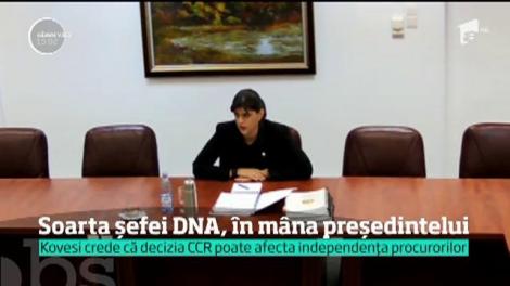O va demite sau nu Klaus Iohannis pe Laura Codruţa Kovesi din fruntea DNA? Aceasta este &icirc;ntrebarea care aruncă scena politică din Rom&acirc;nia &icirc;n aer