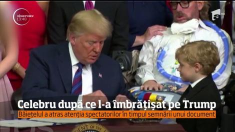 Un copil din Statele Unite, celebru după ce l-a îmbrățișat pe Donald Trump