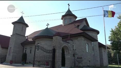 Românii din Troy Michigan dau dovadă că nu au uitat colţul de rai de acasă. Ei au construit în 17 ani o biserică autentică românească şi îi învaţă şi pe copii să simtă ca în patria lor