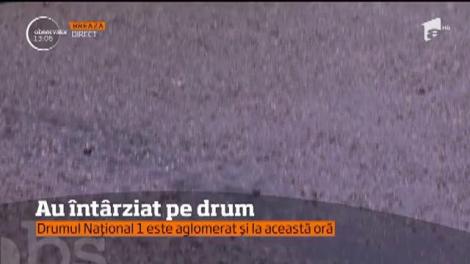 Cozi interminabile pe drumul spre munte