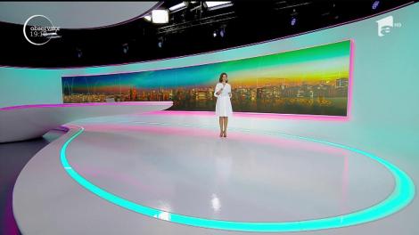 Cine se pl&acirc;nge de caniculă, poate să meargă la Dej, unde pare că a venit iarna. Mii de luminiţe s-au aprins &icirc;n bradul din centrul oraşului, ca pentru Crăciun