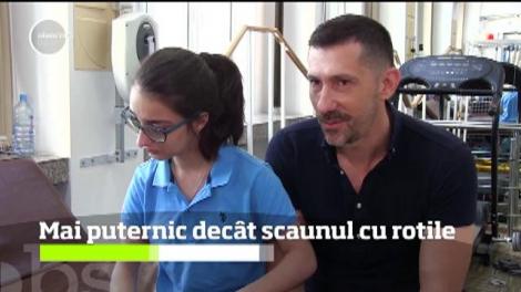 Nu, nu e vedetă, nu apare la TV, e doar un medic mai puternic decât scaunul cu rotile!  După patru ani de terapie, Francesca a început să meargă