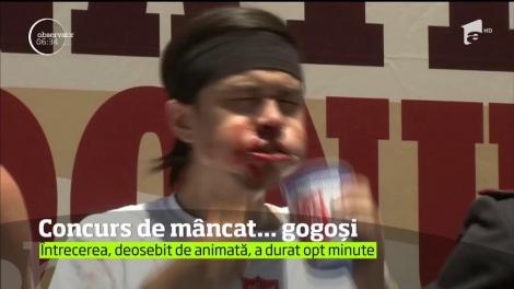 Concurs de mâncat gogoși. Intrecerea, deosebit de animată, a durat opt minute