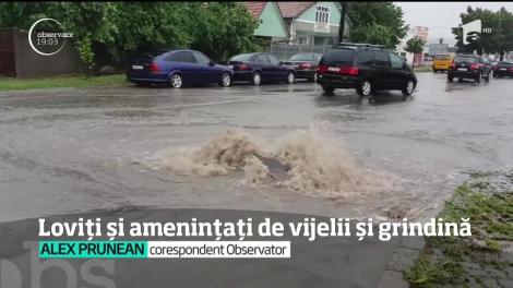 Loviți și amenințați de vijelii și grindină. În 24 de ore, au căzut și 70 de litri de apă pe metru pătrat! În ce zone ale țării a căzut gheață