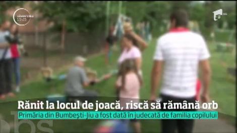 Rănit la locul de joacă, un copil riscă să rămână orb