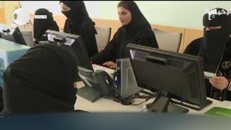 ZI ISTORICĂ. Primele şoferiţe din Arabia Saudită, la volanul unor maşini. Câte doritoare s-au înscris pentru a obţine carnetul de conducere