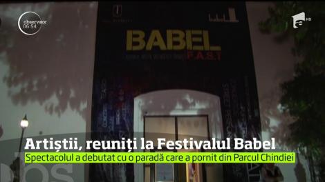 Spectacol de culoare, muzică şi dans pus în scenă de artişti din peste 20 de ţări ale lumii