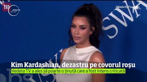 Kim Kardashian a ajuns să fie dur criticată pentru ţinutele vestimentare pe care le poartă