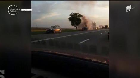 În Constanţa, o dubă s-a făcut scrum după ce a luat foc în mers chiar la intrarea în oraş, dinspre Valul Lui Traian