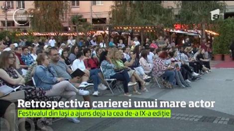 Locuitorii din Iaşi au avut parte de o seară unică. În centrul oraşului, pe un ecran imens, s-a proiectat filmul Moromeţii