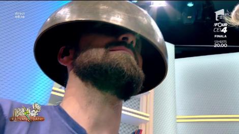 Mori de râs! Dani Oţil, YOGA cu clopot tibetian: "Primeşte vibraţia, trebuie să curăţăm aura. Simţi cum se deschid Chakrele?"