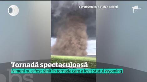 O tornadă uriaşă a spulberat tot ce i-a ieşit în cale, în SUA