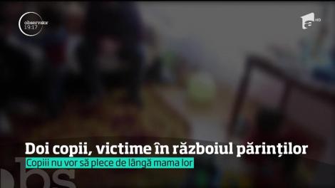 O mamă din Iaşi îl acuză pe tatăl italian că a vrut să-i smulgă băieţii cu forţa