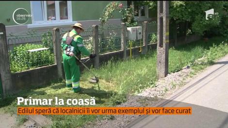 Primarul oraşului Ungheni din judeţul Mureş a renunţat la birou în favoarea coasei