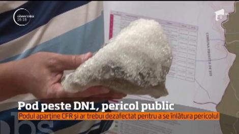 Pericol de MOARTE sub un pod-pasarelă din România! Pilonul de susţinere se afundă