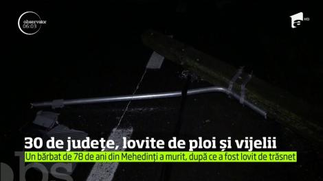 Natura s-a dezlănţuit peste mai bine de jumătate din ţară