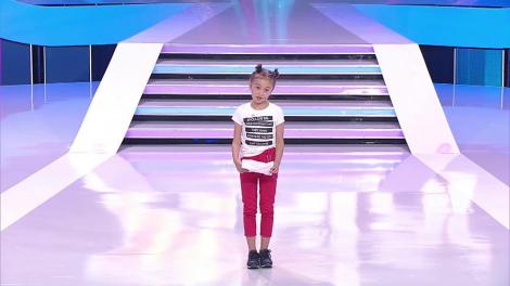 Sara Șmighelschi, îi ia la "roast" pe cei trei jurați cu ajutorul unei piese de teatru: "Ce serioasă e!"