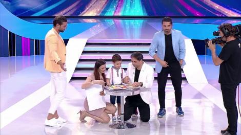 Google Maps în varianta umană! Radu, un puști genial: E doxă de geografie, știe toate steagurile din lume și poate să arate orice țară pe hartă