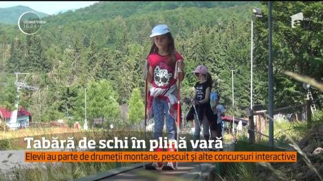 Tabără de schi în plină vară la Cavnic, Maramureș