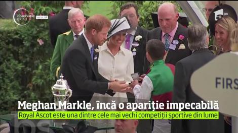 "Cum a putut să se îmbrace!" Meghan Markle şi-a făcut debutul cu stil la o cursă de cai, evenimentul preferat al Reginei Marii Britanii