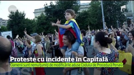 Incidente în Piaţa Victoriei din Capitală, unde peste 4.000 de protestatari au ieşit în stradă