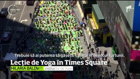 Cea mai lungă zi din an a fost celebrată în New York cu o şedinţă de yoga la care au participat mii de persoane