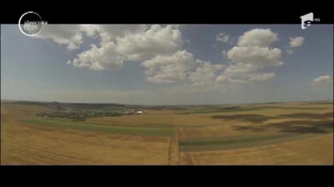 A sărit în gol, cu paraşuta, din vârful unei eoliene!