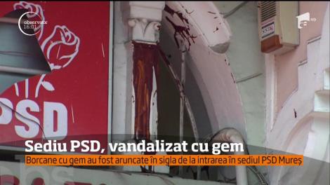 Sediul PSD din Tg. Mureş a fost vandalizat de persoane necunoscute, cu ajutoul unor borcane cu gem
