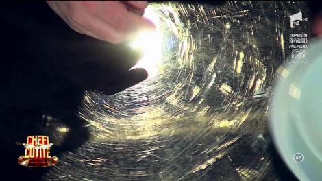 Jurații ”Chefi la cuțite” gustă felurile principale ale finaliștilor: ”M-a impresionat în primul rând prin îndrăzneala pe care a avut-o”