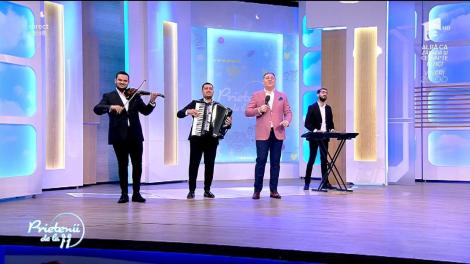 Vali Vijelie, REGELE MUZICII DE PETRECERE, cântă melodia „Nu suntem la fel!” Diana și Ramona au încins ringul de dans!