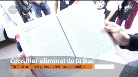 Consilier eliminat de la Bac. Tânărul ar fi fost prins cu telefonul mobil în timpul examenului