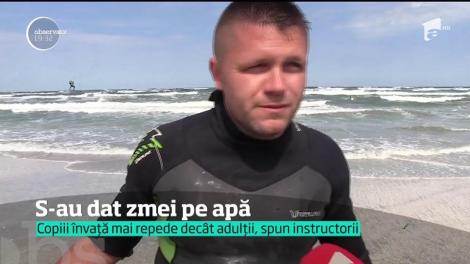 S-au dat cu zmeii pe apă. Pasionații de senzații tari s-au adunat la Mamaia
