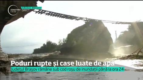 Poduri rupte și case luate de apă, în Brașov