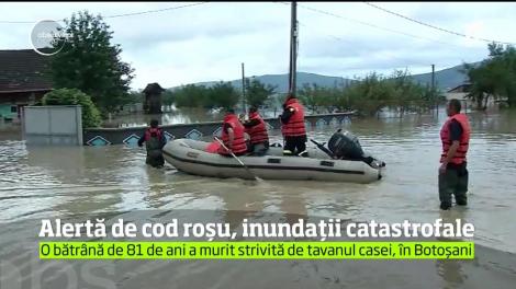 Inundațiile fac ravagii în țară. Oamenii au fost evacuați din calea apelor