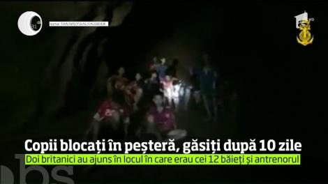 După 10 zile în care au ţinut o ţară întreagă cu sufletul la gură, 12 copii din Thailanda şi antrenorul lor de fotbal au fost găsiţi teferi