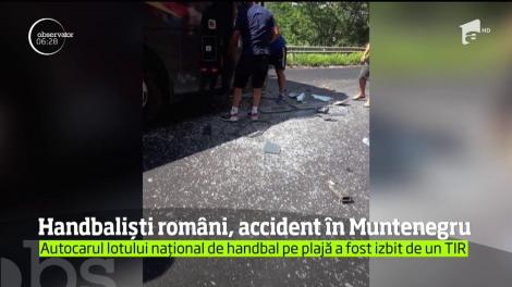 Autocarul lotului naţional al României de Handbal pe plajă a fost izbit în plin de un TIR