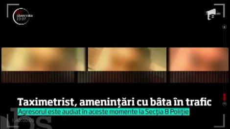Scene incredibile în traficul din Capitală. Un taximetrist a fost filmat când ieşea cu o bâtă din maşină şi ameninţa o şeferiţă
