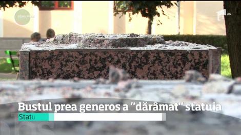 Bustul prea generos a ”dărâmat” statuia. Comisia ministerială a considerat că statuia nu seamănă cu modelul original