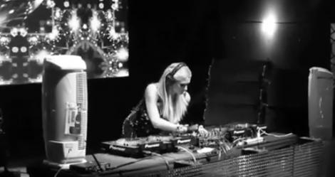 Da, avem asfalt și știm limbi străine! Paris Hilton a ajuns în România! Prima reacție despre țara noastră a starletei americane, pe Instagram