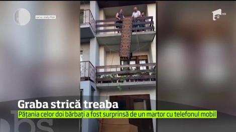 Imaginile cu doi bărbaţi care încearcă să coboare un şifonier de la etajul doi al unei clădiri fac furori pe Internet